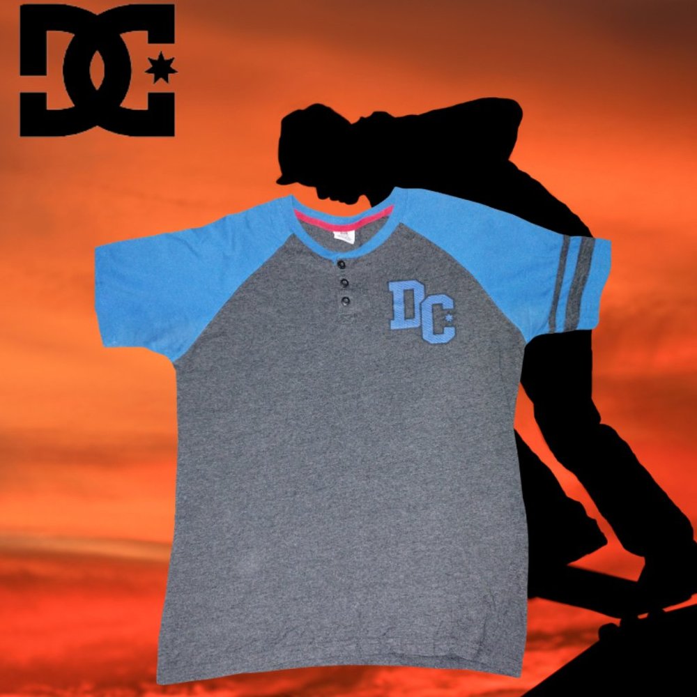 DC 2 button Men's T-shirt